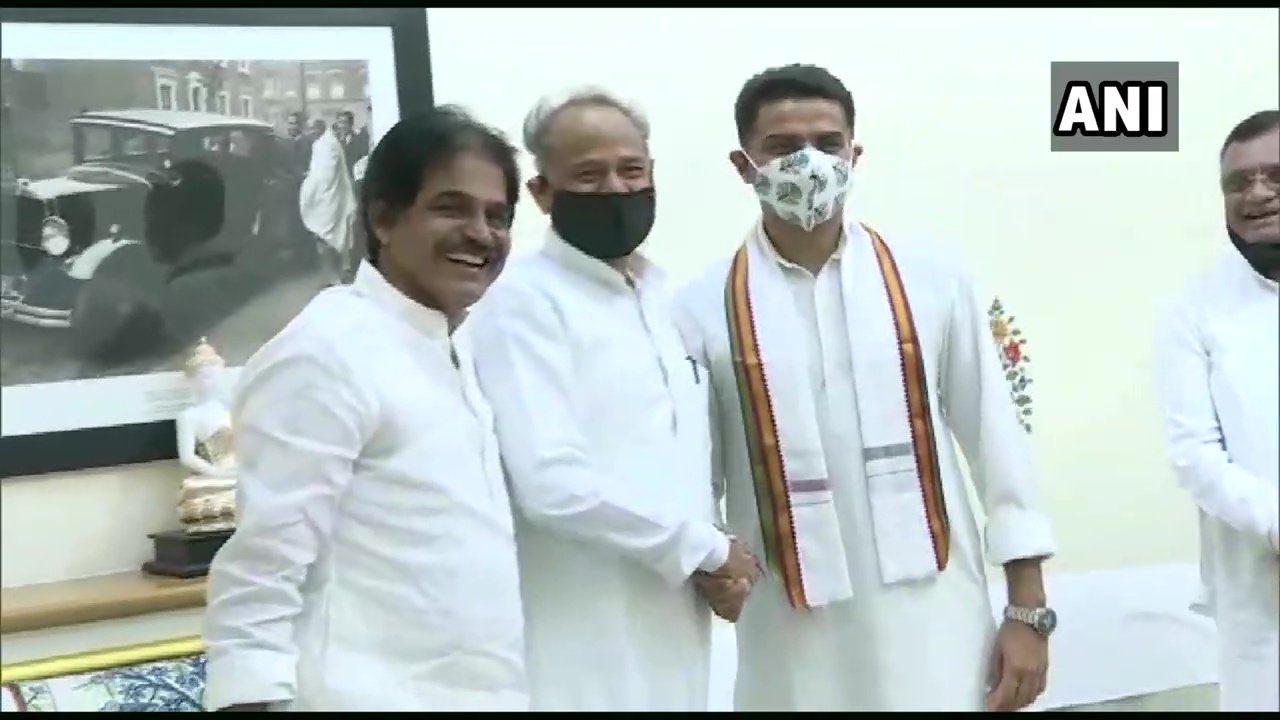 विधायक दल की बैठक में भाग लेने पहुंचे सचिन पायलट