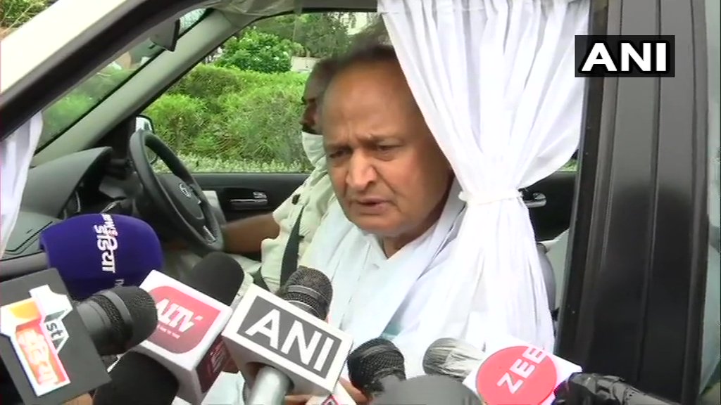 गहलोत बोले, “गुजरात में बीजेपी की हालत खराब, चौका सकते हैं नतीजे”