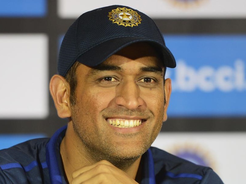 महेंद्र सिंह धोनी ने अंतरराष्ट्रीय क्रिकेट से संन्यास की घोषणा की