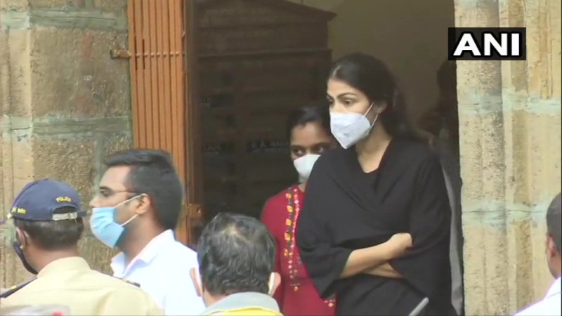 कोर्ट ने रिया चक्रवर्ती को 14 दिनों की न्यायिक हिरासत में भेजा