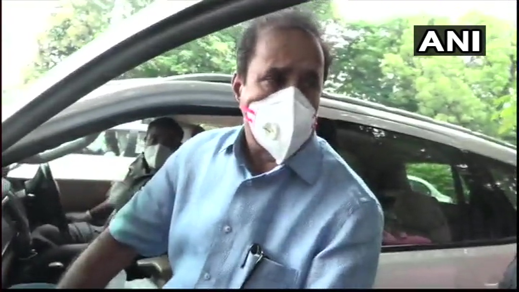 कंगना के बयान पर नाराज़ महाराष्ट्र के गृहमंत्री ने कहा “कंगना को महाराष्ट्र में रहने का हक नहीं”