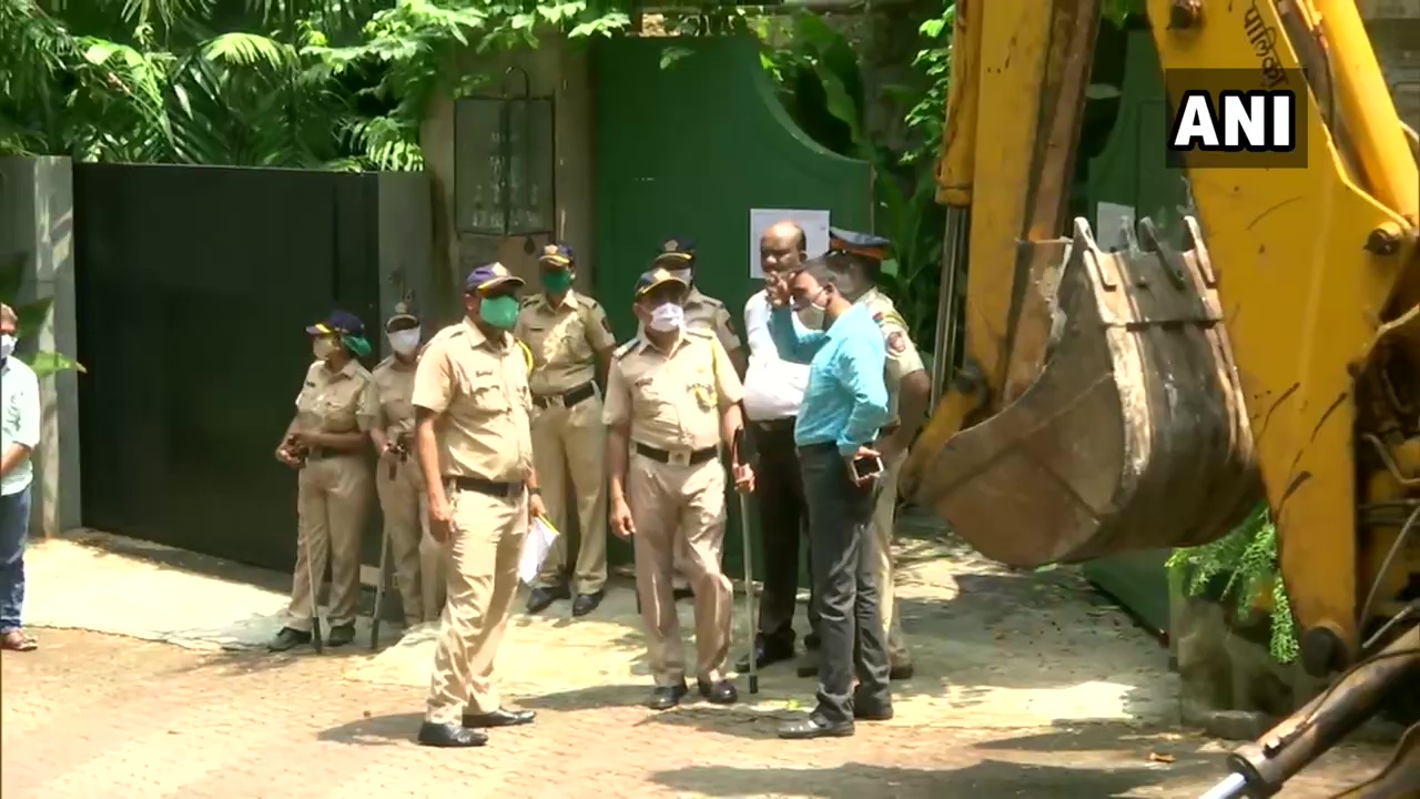 कंगना के अवैध निर्माण पर बीएमसी का हथौड़ा चला