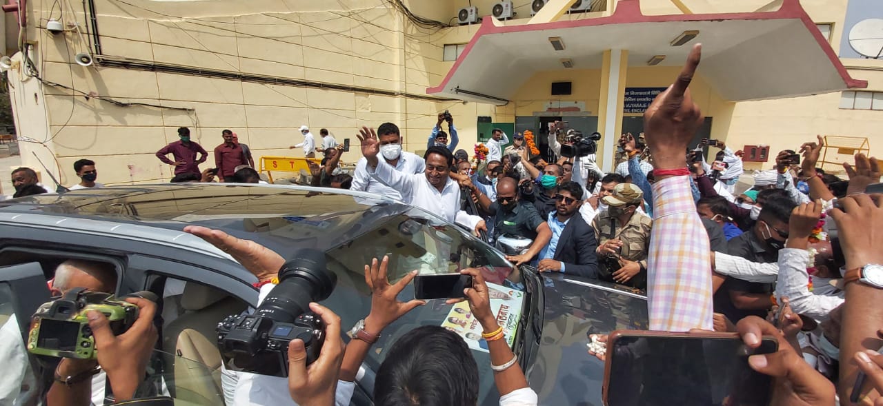 लाइव: ग्वालियर पहुंचे कमलनाथ, आज से शुरू करेंगे चुनाव अभियान