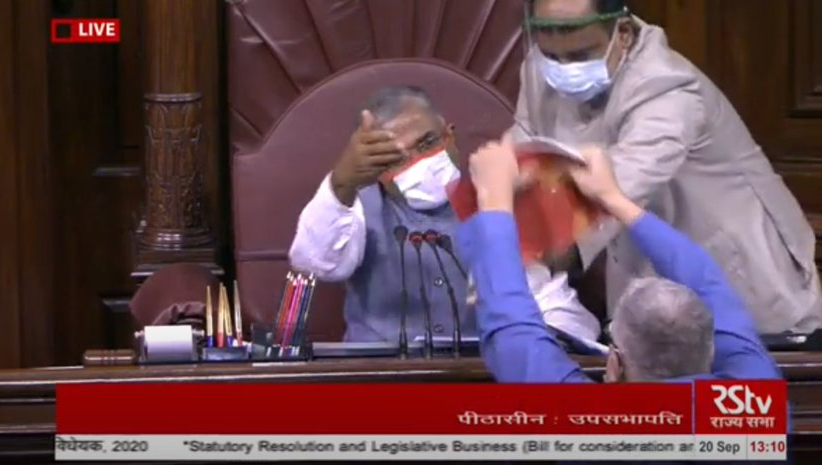 कांग्रेस, टीएमसी, आप सहित 8 सांसद मानसून सत्र की शेष अवधि के लिए निलंबित