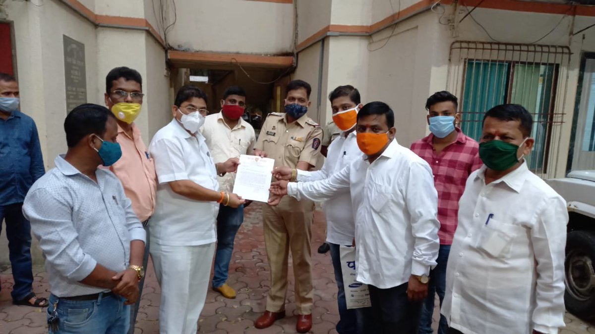 शिवसेना ने कंगना के खिलाफ पुलिस में दर्ज कराई राजद्रोह की शिकायत