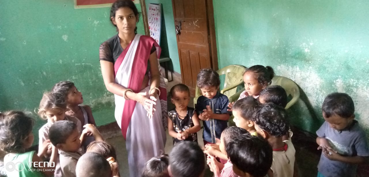 गांव में पोषण की अलख जगा रहीं उषा