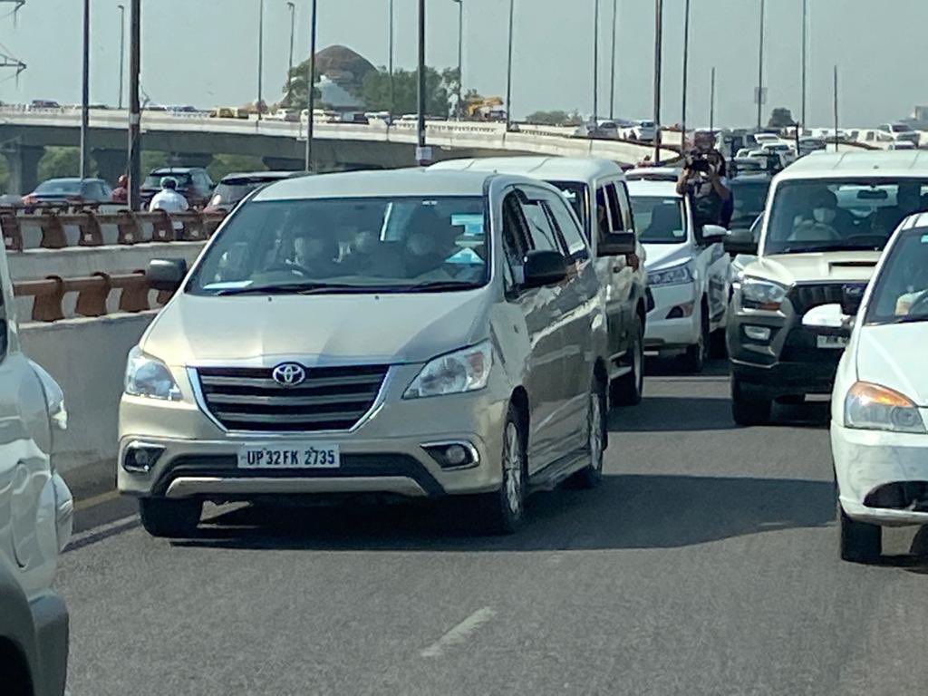 हाथरस के लिए निकले राहुल-प्रियंका, पार्टी सांसद भी साथ