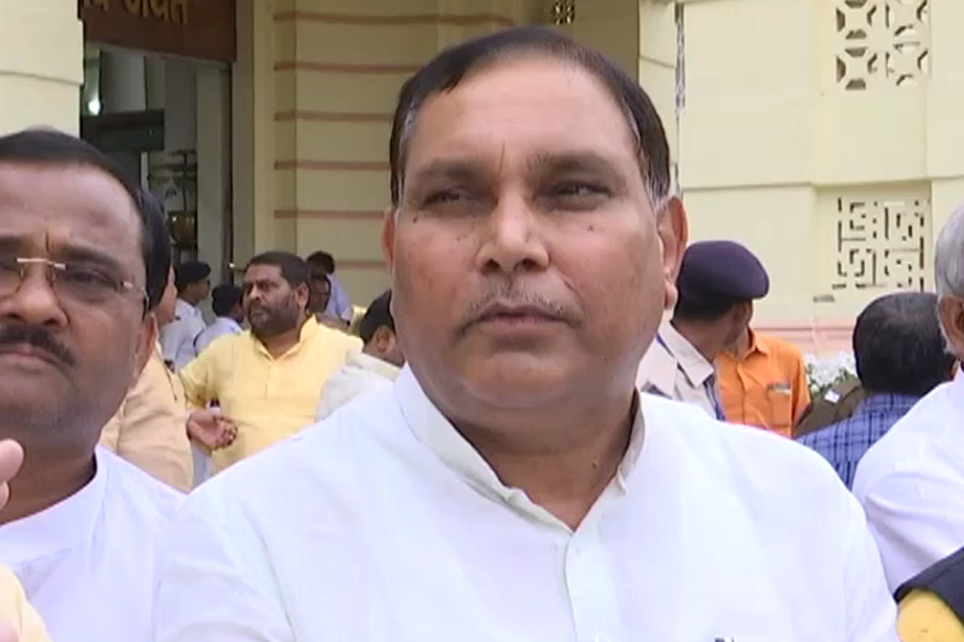 बिहार: जनता ने नीतीश के मंत्री को लौटाया वापस, पूछा “5 साल क्या काम किया”