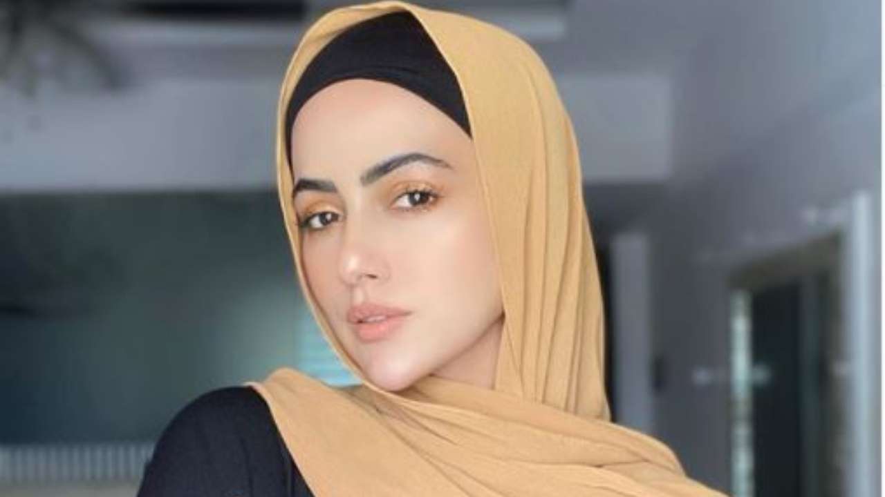 सना खान ने फिल्म इंडस्ट्री छोड़ी, अब दुनिया के बाद की ज़िंदगी पर करेंगी फोकस