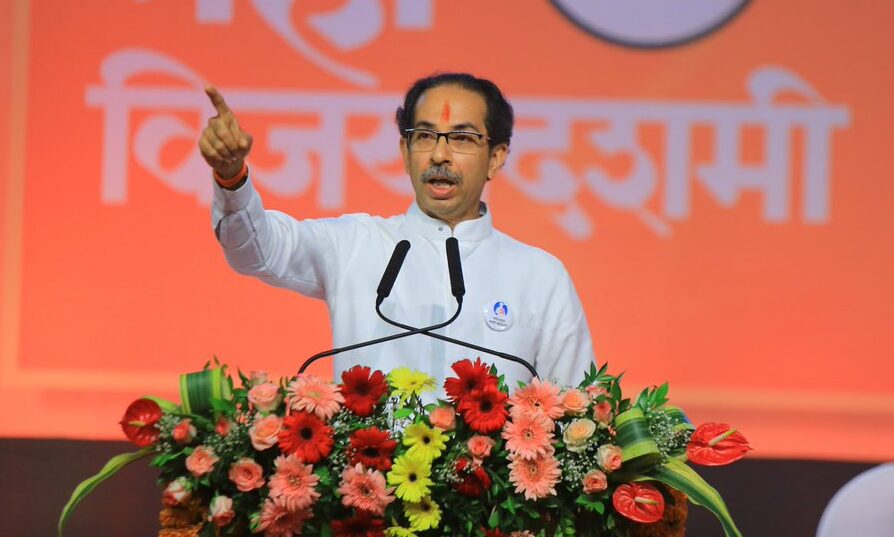 दशहरा रैली में उद्धव बोले ‘हमारा हिंदुत्व आपके जैसा घंटियां-बर्तन बजाने वाला नहीं’