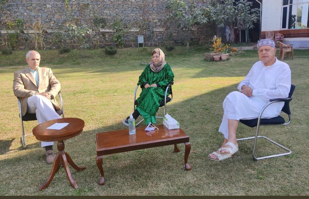 फारूक और उमर अब्दुल्ला से महबूबा मुफ़्ती की मुलाक़ात