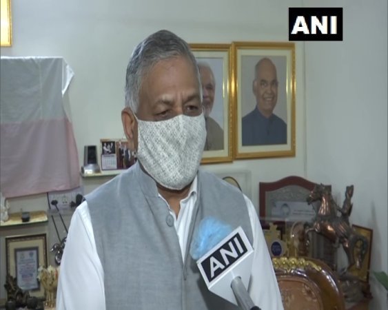 गैर बीजेपी दलों के एकजुट होने से बौखलाई बीजेपी, नकवी के बाद जनरल वीके सिंह ने दिया ये बयान