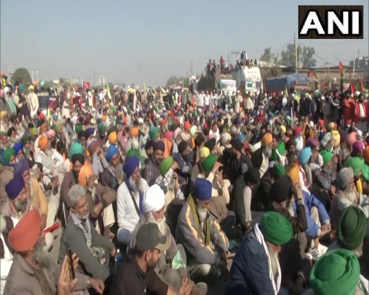 Live: किसानो का दिल्ली आना जारी, आगे की रणनीति पर किसानो की बैठक