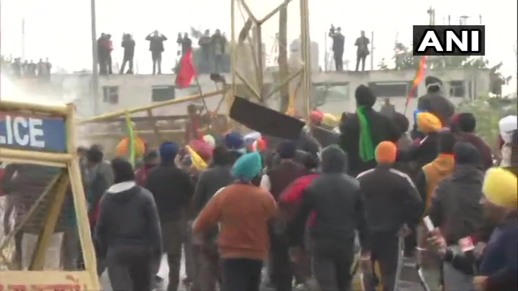 दिल्ली कूंच: किसानो ने बॉर्डर पर डेरा डाला, कई जगह पुलिस से झड़प