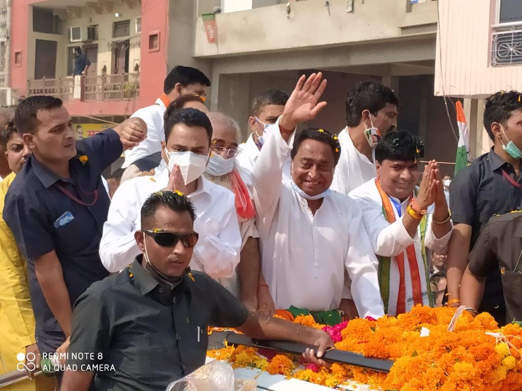 मध्यप्रदेश: चुनाव प्रचार के अंतिम दिन प्रचार में दिग्गजों ने बहाया पसीना