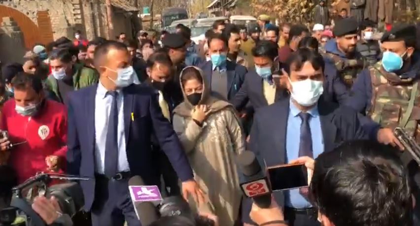 महबूबा मुफ़्ती का आरोप ‘अवैध खनन कराकर केंद्र सरकार कर रही हमारी जमीन और संसाधन तबाह’