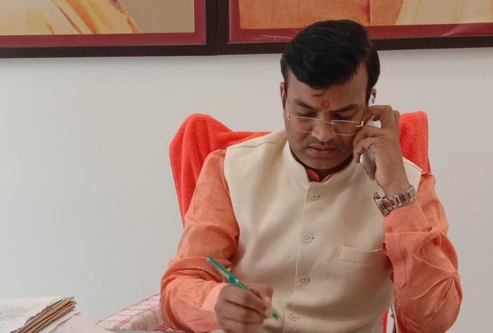 इलाहाबाद के वीसी के बाद अब योगी के इस मंत्री को अज़ान से परेशानी