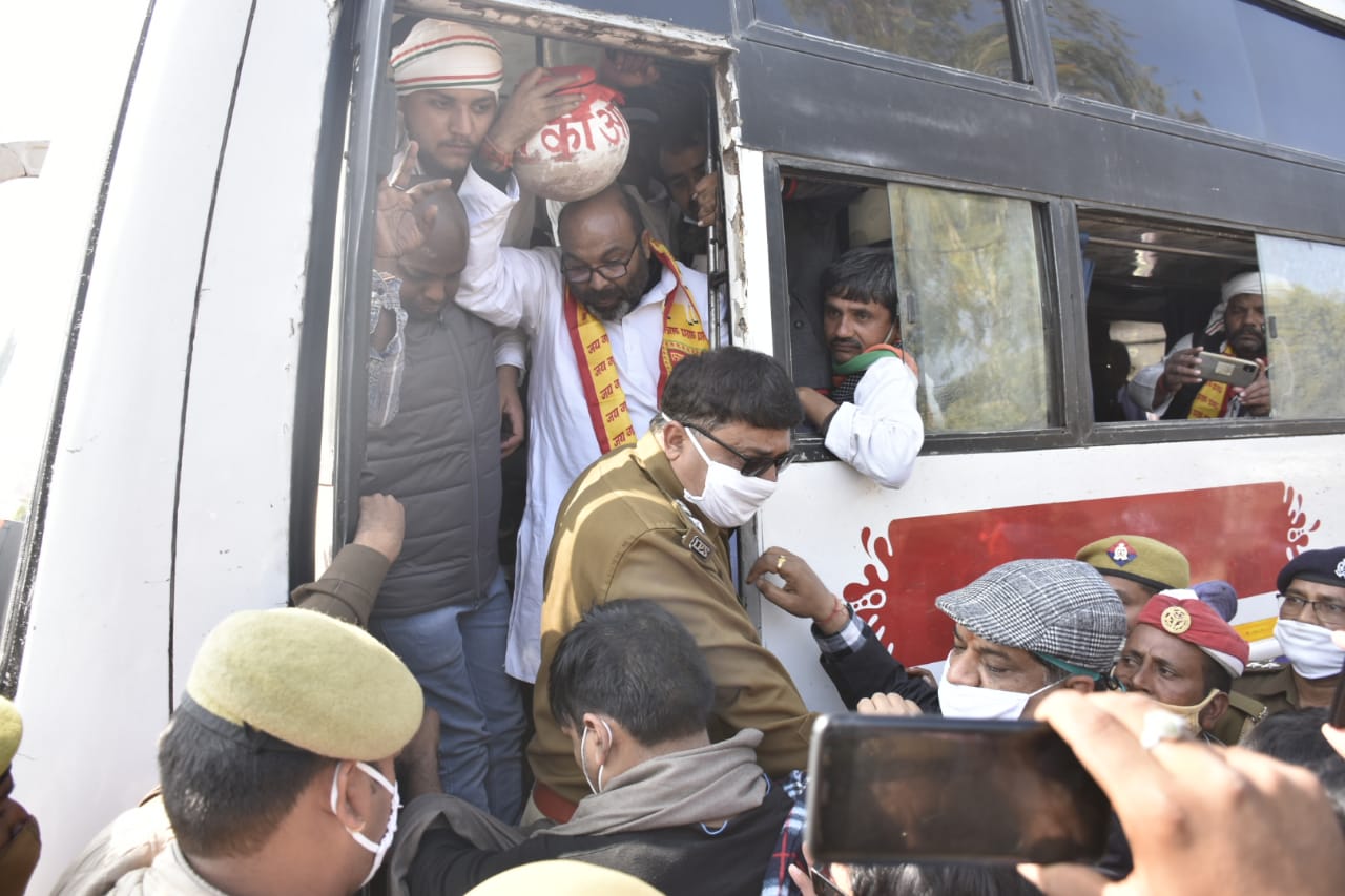 कांग्रेस की गाय बचाओ-किसान बचाओ पद यात्रा, प्रदेश अध्यक्ष सहित सैकड़ो कार्यकर्ता गिरफ्तार