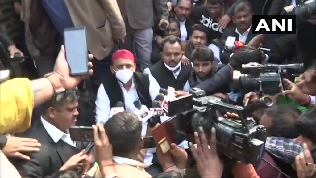 सपा की किसान यात्रा: हिरासत में लिए गए पूर्व सीएम अखिलेश यादव