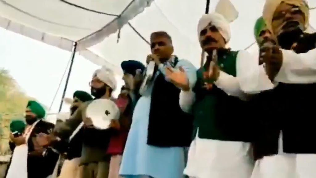 पीएम मोदी के मन की बात कार्यक्रम के दौरान किसानो ने थाली बजाकर जताया विरोध