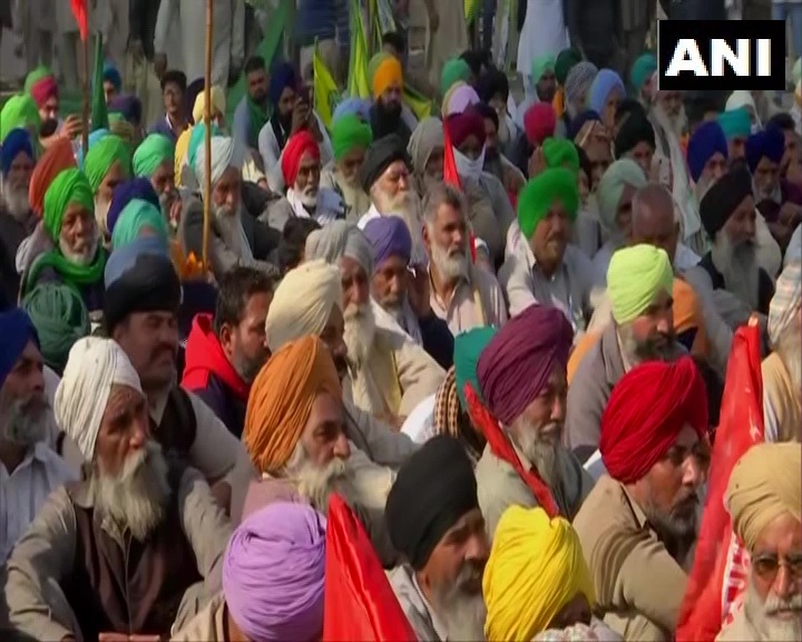 किसान आंदोलन जारी, यूथ कांग्रेस ने सीएम आवास पर किया प्रदर्शन