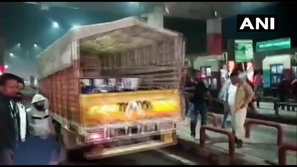 किसान आंदोलन 17वे दिन भी जारी, कई जगह किसानो द्वारा टोल नाके बंद किये जाने की खबर