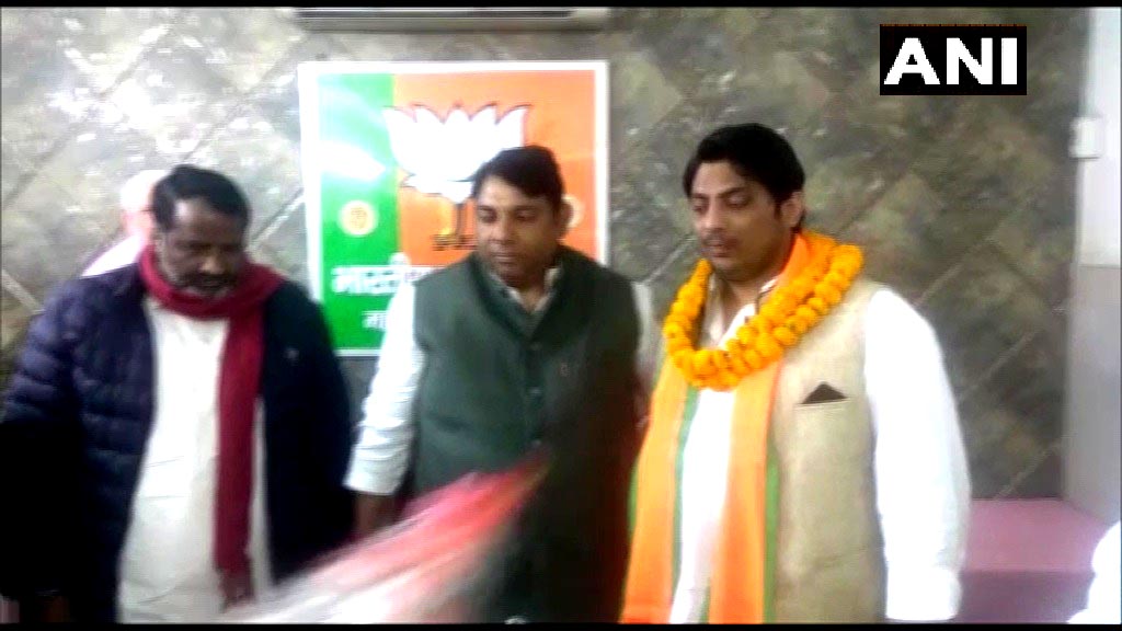 शाहीन बाग़ में फायरिंग के आरोपी कपिल गुर्जर को बीजेपी ने दिखाया बाहर का रास्ता