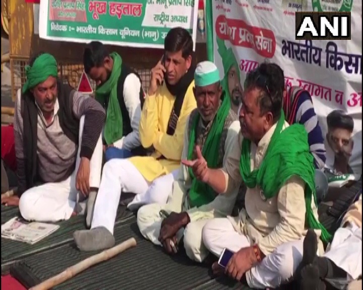 26वां दिन: भूख हड़ताल पर बैठे किसान, कल मुंबई में अंबानी का घर घेरेंगे किसान