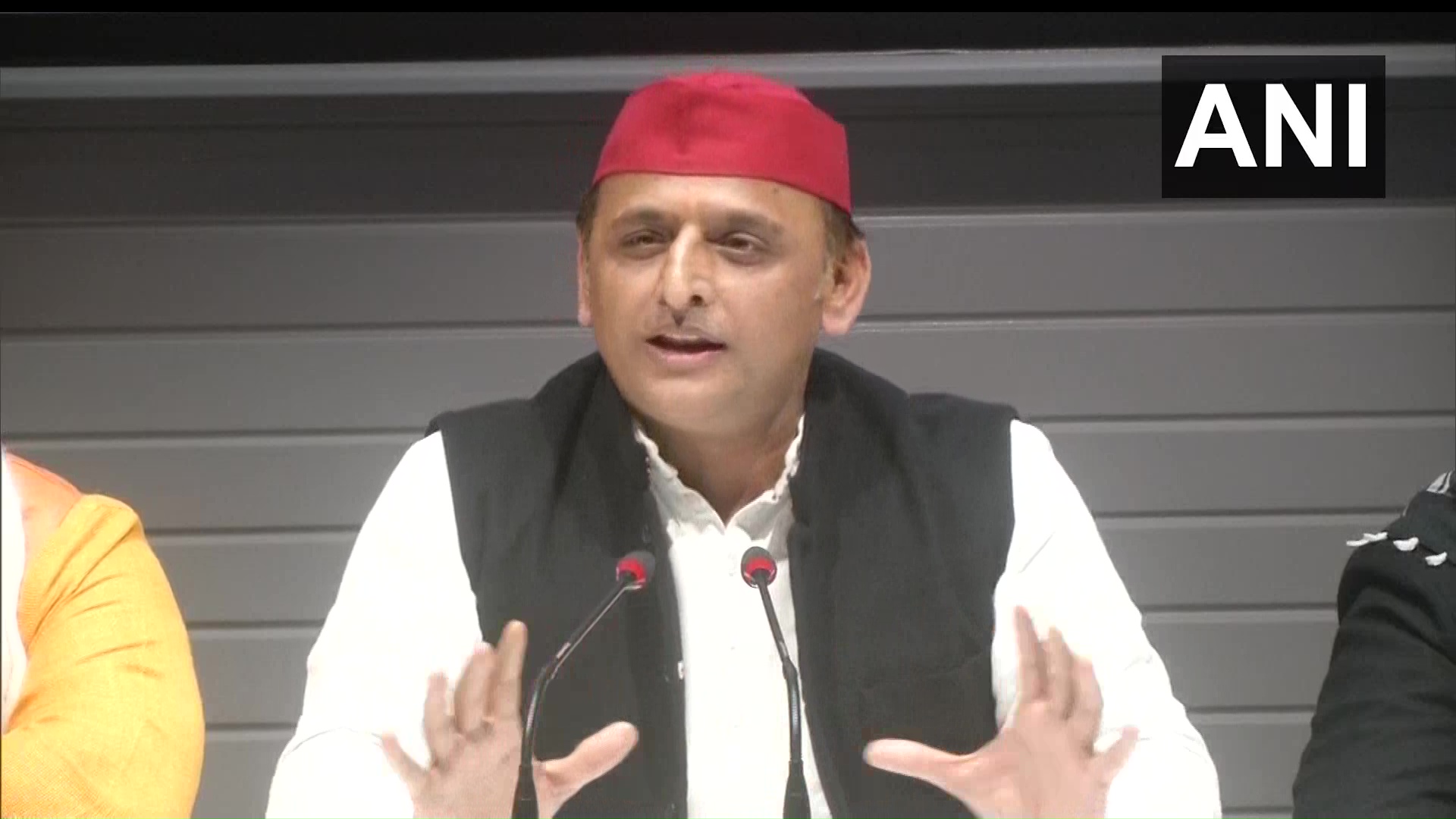 बीजेपी ने छात्रों और नौजवानों का भविष्य बर्बाद कर दिया है: अखिलेश