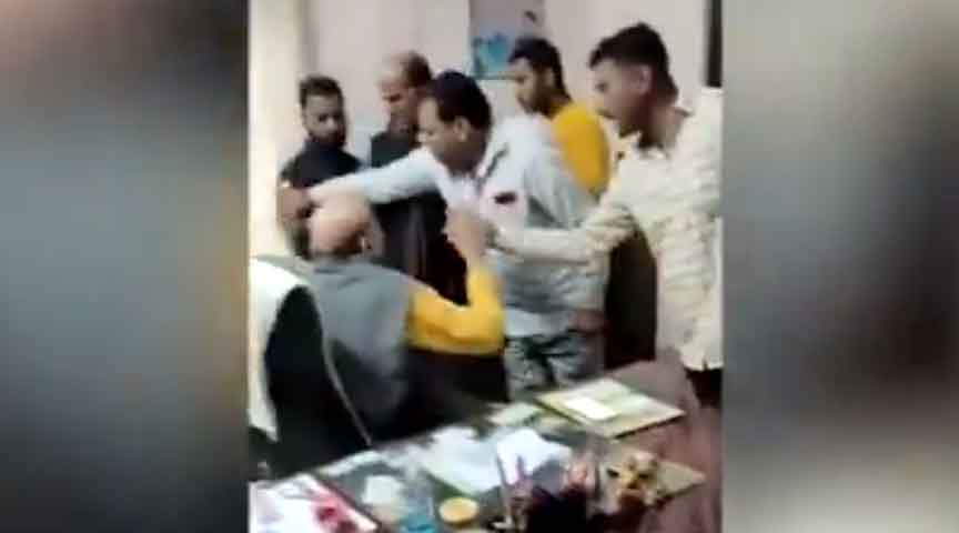 वाराणसी में पूर्व बीजेपी विधायक की जमकर पिटाई, छात्रा से की थी छेड़खानी