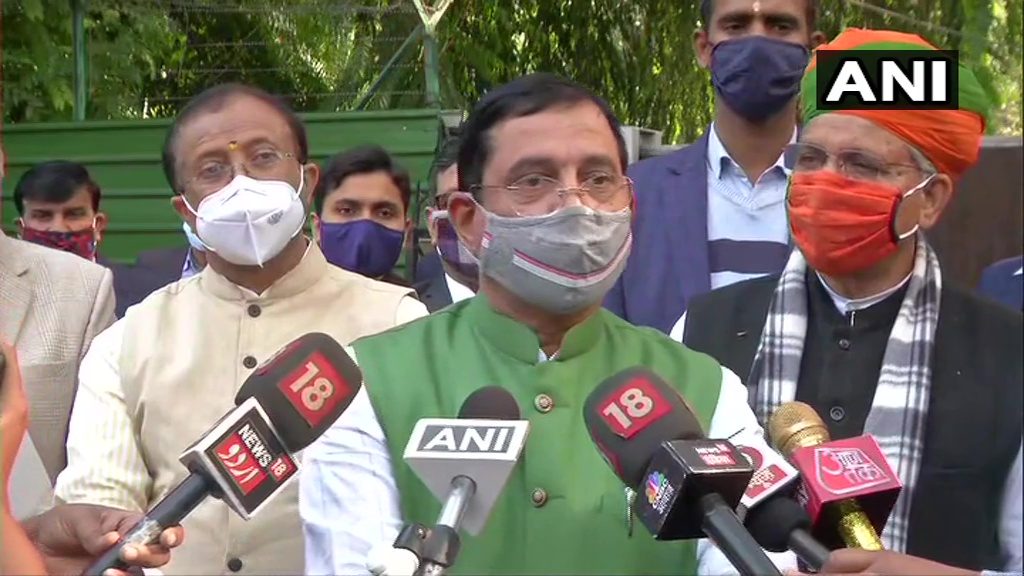 सर्वदलीय बैठक में उठा किसान आंदोलन का मुद्दा, कृषि मंत्री के प्रस्ताव पर बातचीत को तैयार सरकार