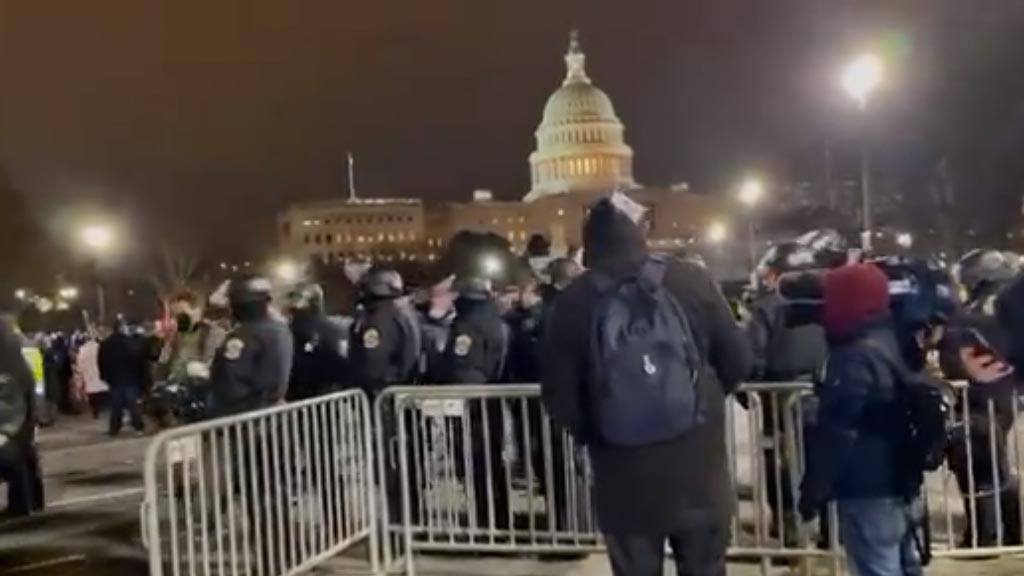 ट्रंप समर्थको की हिंसा, 4 की मौत, वाशिंगटन में 15 दिन की पब्लिक इमरजेंसी