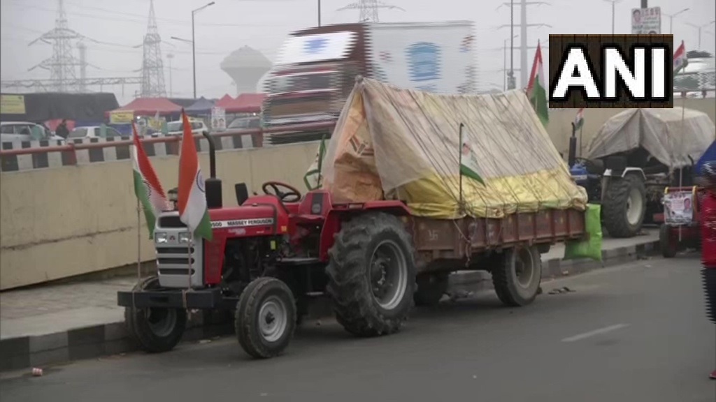 किसानो ने दिल्ली पुलिस की 12 बजे तक परेड समाप्त करने की शर्त को किया ख़ारिज