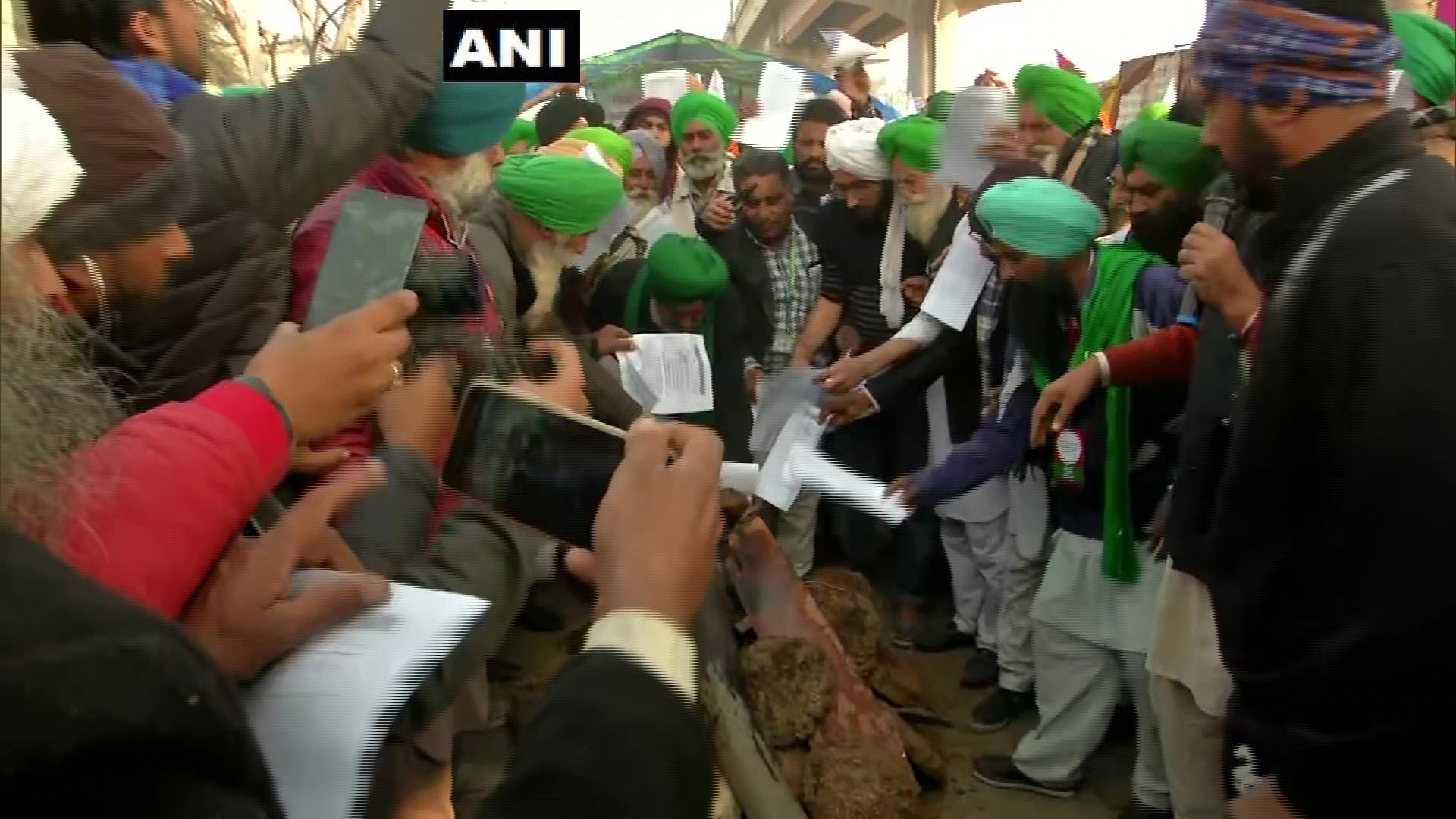 किसानो का सरकार को अल्टीमेटम: कृषि कानूनों की वापसी सुनिश्चित करने के लिए तेज होगा आंदोलन