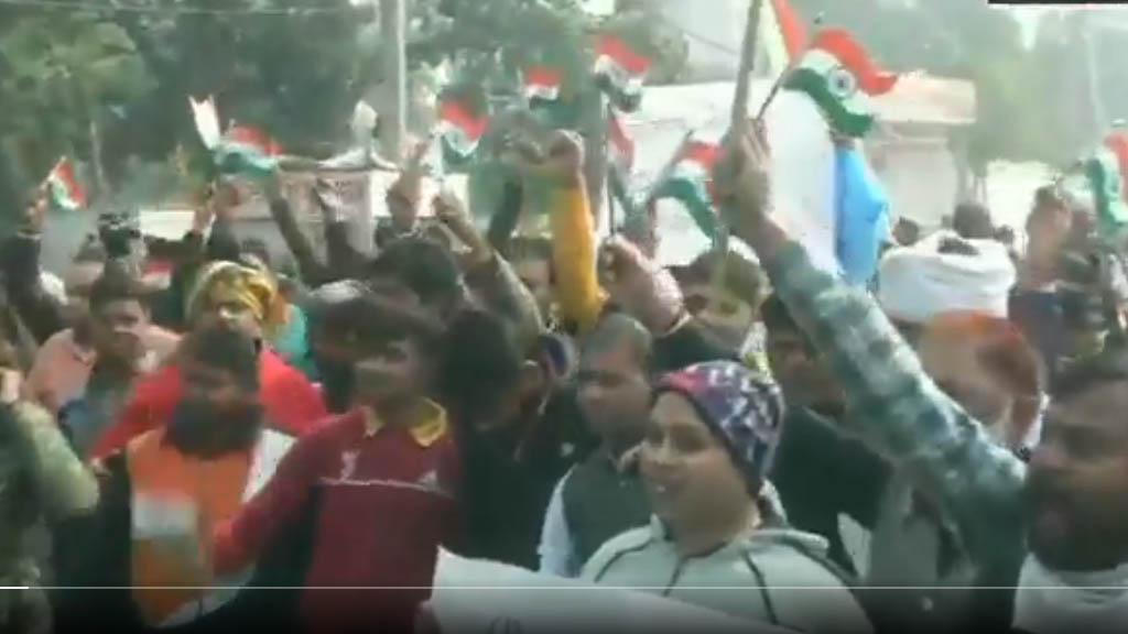 63वे दिन भी किसान आंदोलन जारी, सिंघु बॉर्डर पर हिन्दू सेना का किसानो के खिलाफ प्रदर्शन