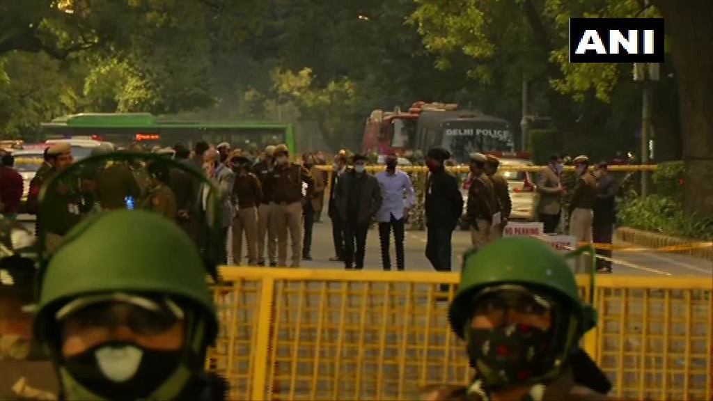 दिल्ली में इस्रायली दूतावास के बाहर बम धमाका, जांच में जुटी पुलिस