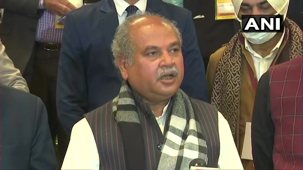 संसद में हंगामे के बाद बोले कृषि मंत्री, ‘सरकार संसद के अंदर और बाहर, बात करने को तैयार’