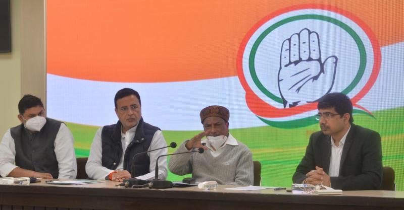 पैंगोंग झील से सैनिकों को पीछे हटाना आत्मसमर्पण करने जैसा: पूर्व रक्षा मंत्री