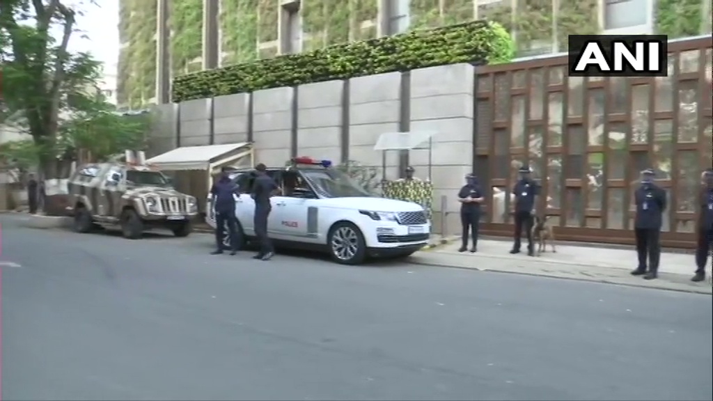 मुकेश अंबानी के घर के पास गाड़ी में विस्फोटक के साथ मिले पत्र में लिखा “ये सिर्फ एक झलक है”