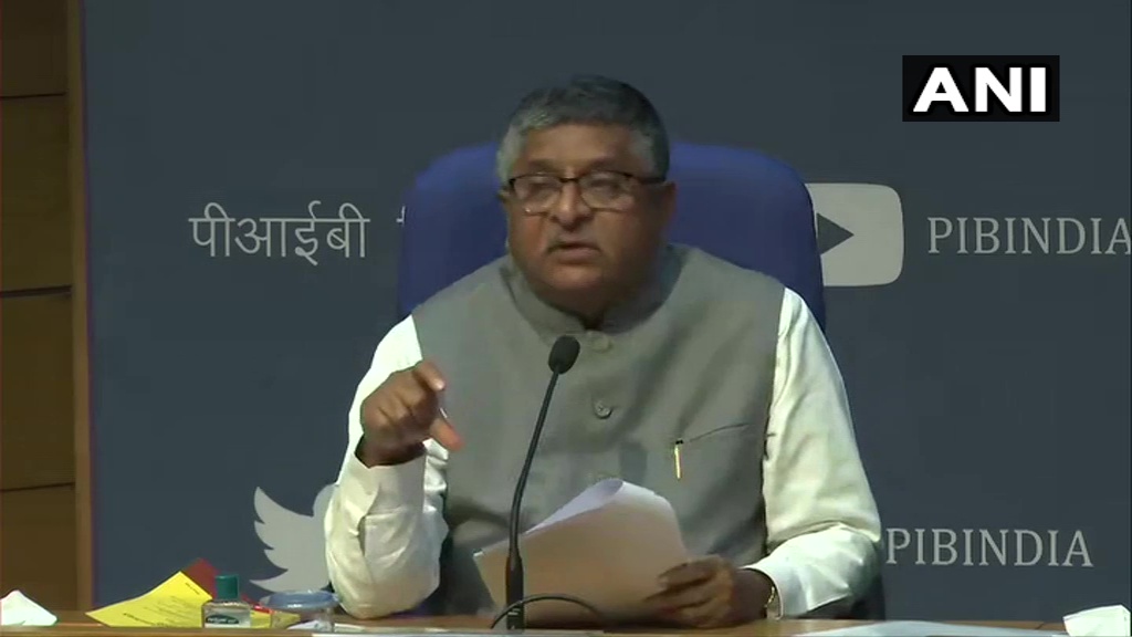 सोशल मीडिया के लिए नए नियम जारी, न्यूज़ पोर्टल के लिए भी कानून पर काम कर रही सरकार