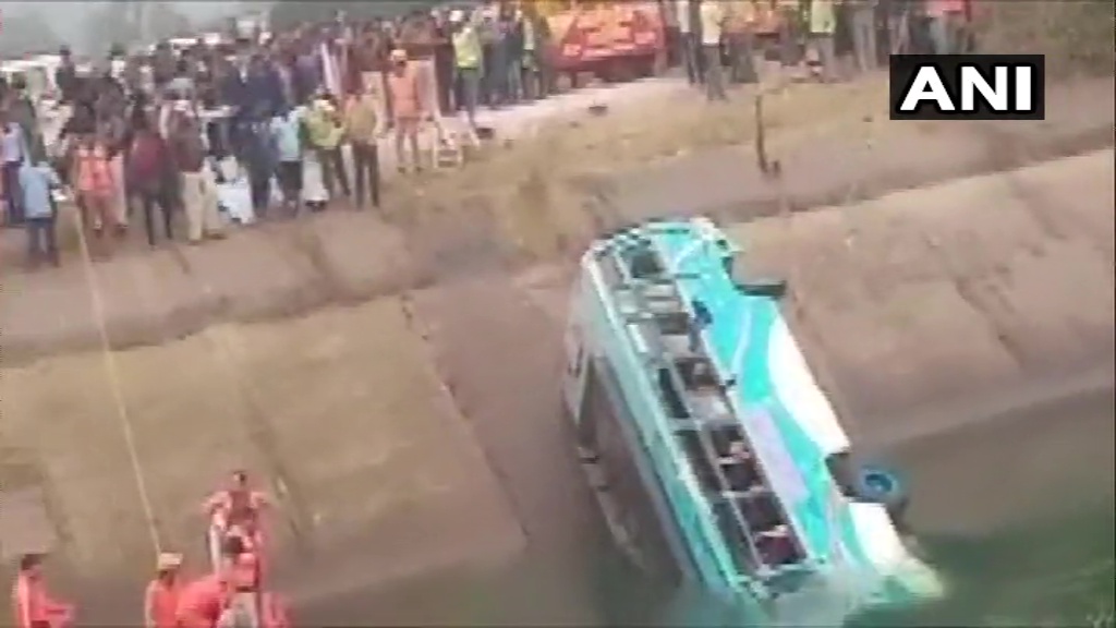 सीधी में हुई बस दुर्घटना में अब तक 42 शव बरामद