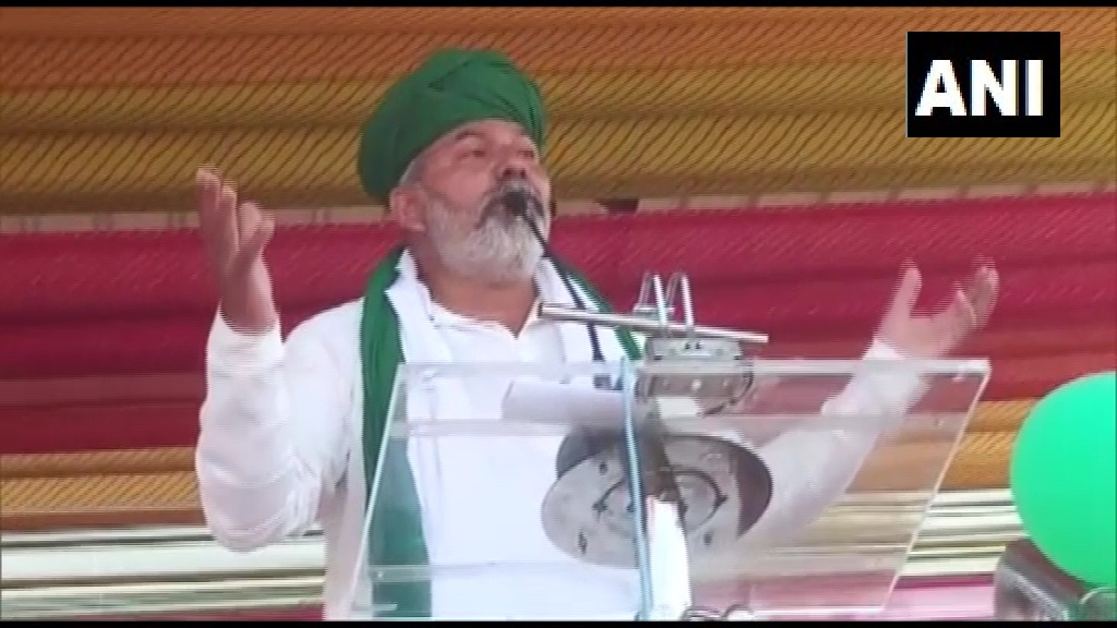 गाज़ीपुर बॉर्डर से पुलिस ने हटाए बेरिकेड, टिकैत बोले ‘अब फसल बेचने पार्लियामेंट जायेंगे किसान’