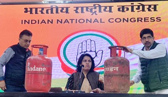 दो महीने में रसोई गैस पर बढे 175 रुपये, बढ़ती महंगाई पर कांग्रेस ने सरकार को घेरा