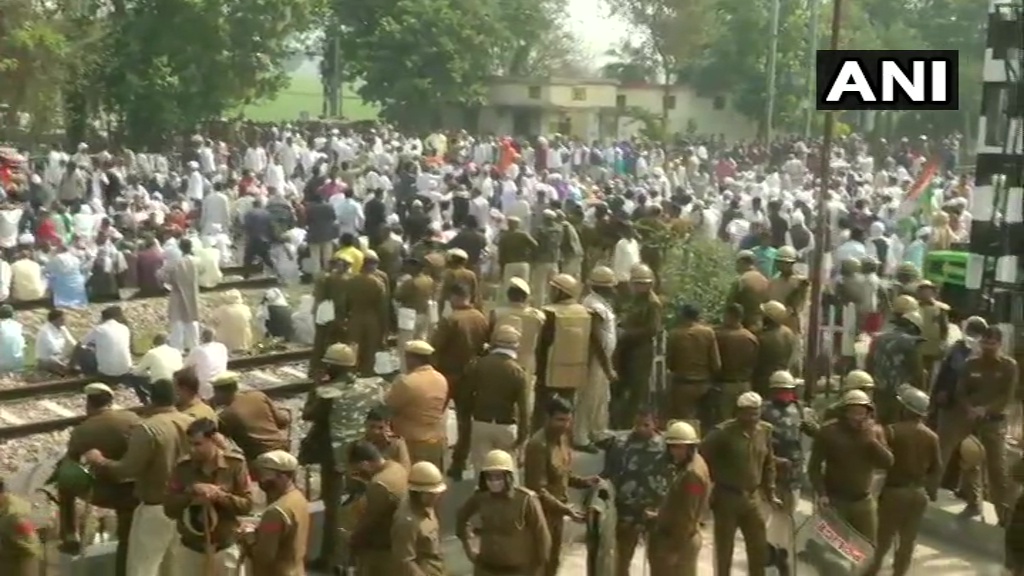 किसानो का रेल रोको आंदोलन: कई जगह रेलवे ट्रेक पर किसानो के धरने