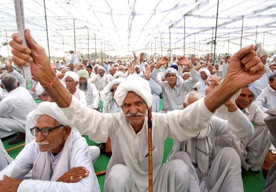 खाप का फैसला: बीजेपी-जेजेपी नेताओं के गांव में घुसने पर पाबंदी, 1 मार्च से दूध 100 रूपये लीटर