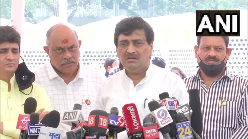 अनुराग और तापसी पन्नू के यहां आयकर की छापेमारी पर कांग्रेस-एनसीपी ने सरकार को घेरा