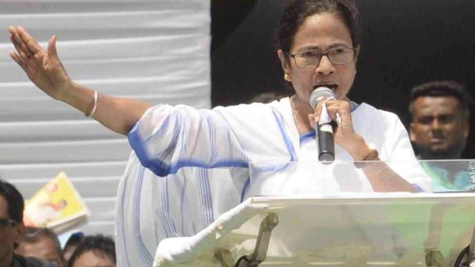 ममता बनर्जी का फरमान: बंगाल आने वाले केंद्रीय मंत्रियों को दिखानी होगी कोरोना नेगेटिव रिपोर्ट