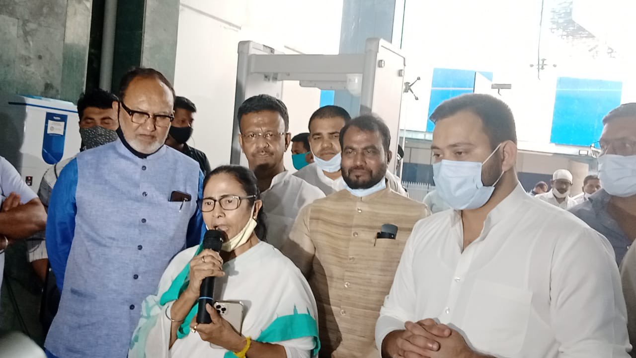 ममता बनर्जी से मिले तेजस्वी, कहा “चुनाव में पूरी ताकत से देंगे ममता का साथ”