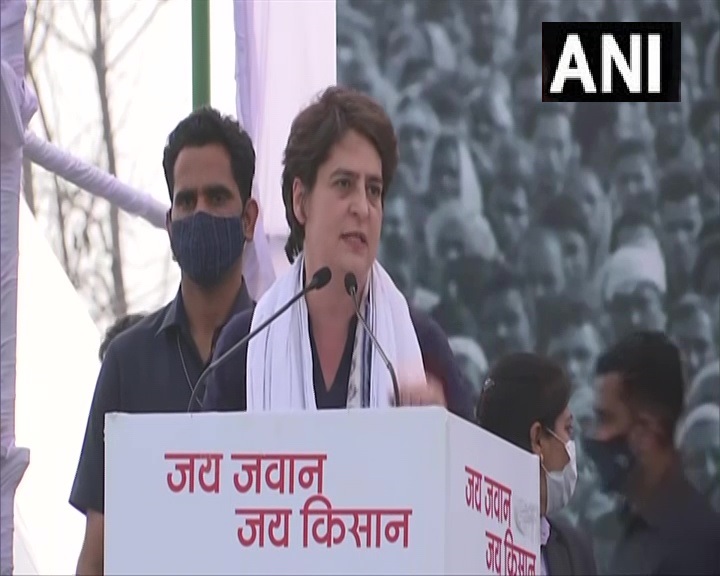 किसान महापंचायत: अंग्रेजी साम्राज्य की तरह किसानो का शोषण कर रही केंद्र सरकार-प्रियंका गांधी