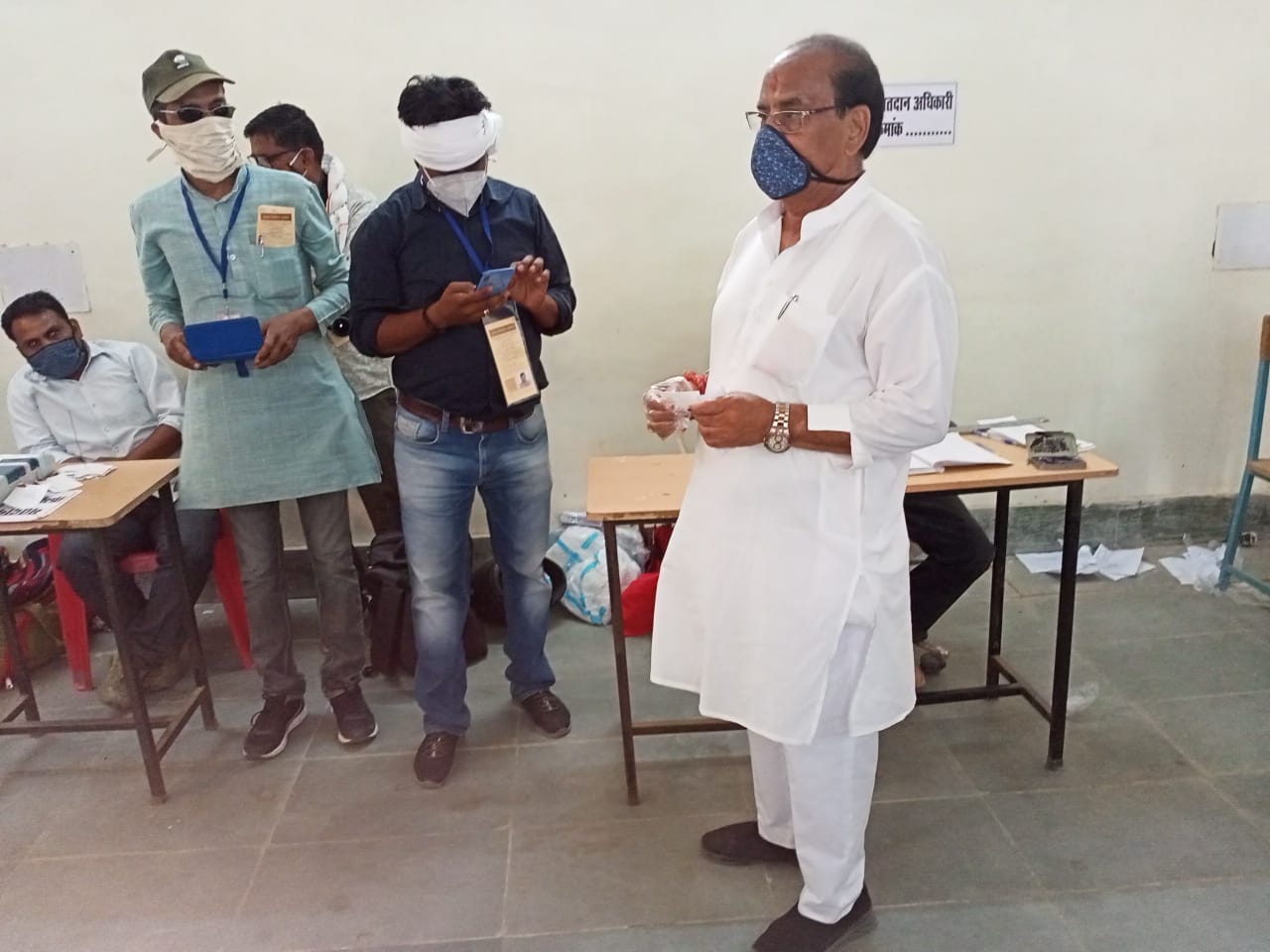 दमोह उपचुनाव: धन, बल के इस्तेमाल के बाद भी बीजेपी के चेहरे पर दिख रहीं चिंता की लकीरें